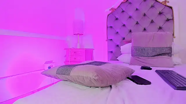 Snapshot of rebeca_watsson chatting on November 27, 7:49 pm rebeca watsson online show from November 27, 7:49 pm