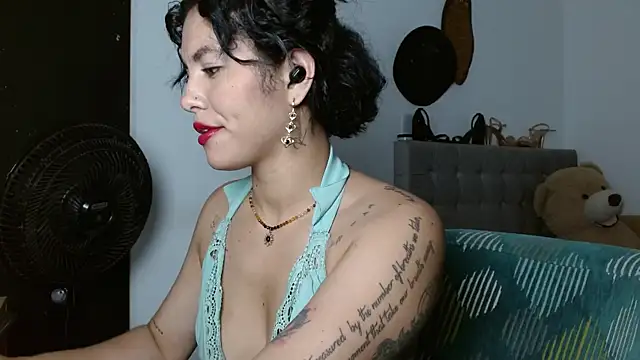 Sexy Lia  online show from April 15, 2:51 am