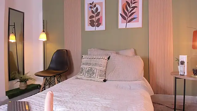 bella arias online show from December 21, 12:42 am