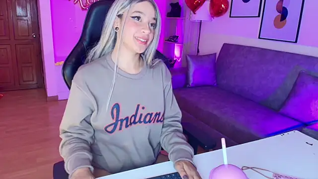 EmmaJhonnsson online show from February 4, 4:05 am