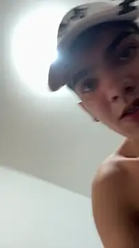 snakeeboy online show from March 6, 4:53 am