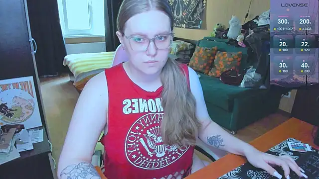 Snapshot of Alice_Dreamgirl_ chatting on June 6, 9:14 am Alice Dreamgirl online show from June 6, 9:14 am