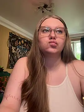 Alice Dreamgirl  online show from August 6, 9:22 am
