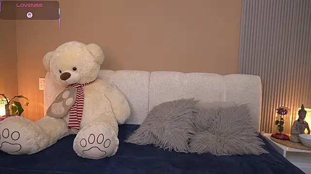 johanafox  online show from July 29, 11:58 pm