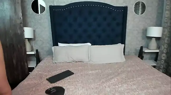 Snapshot of hotmature1 chatting on February 9, 9:26 am hotmature1 online show from February 9, 9:26 am