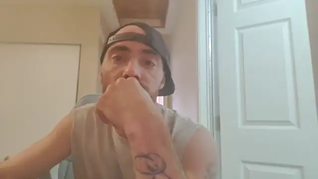 Huntzg23 online show from August 1, 8:19 pm