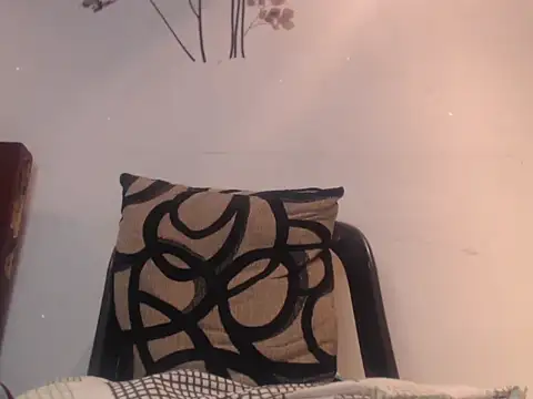 Snapshot of NikolSexyHot chatting on January 15, 11:40 pm NikolSexyHot online show from January 15, 11:40 pm