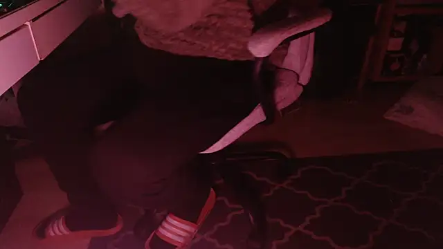 dirtynylonboy33 online show from March 18, 9:29 pm