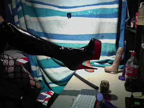 Snapshot of kinkycdslutsv chatting on December 20, 6:02 pm kinkycdslutsv online show from December 20, 6:02 pm