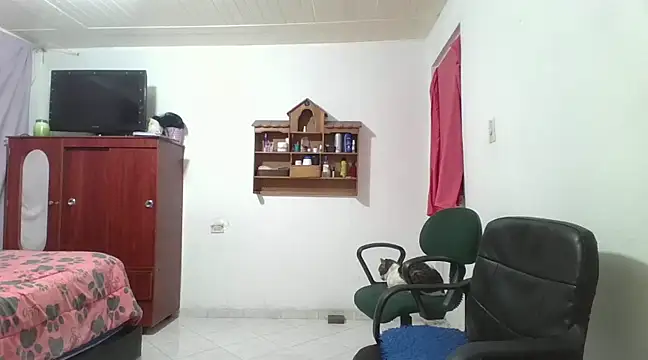 Snapshot of pecadodulce123 chatting on February 2, 5:32 am pecadodulce123 online show from February 2, 5:32 am