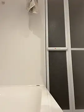 Snapshot of kuma0908 chatting on April 13, 8:42 am kuma0908 online show from April 13, 8:42 am