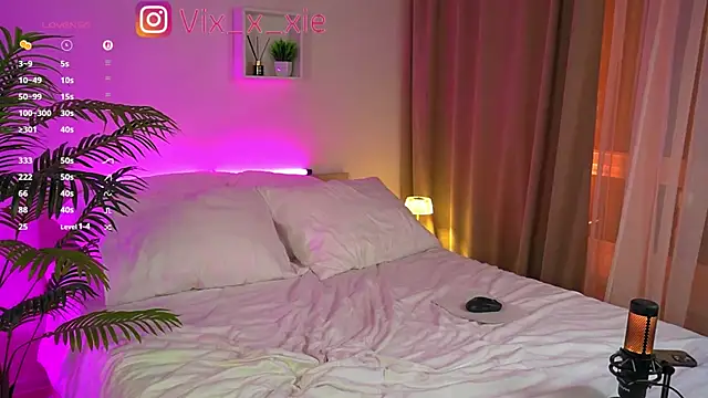 ViXXXiee online show from October 22, 6:07 pm