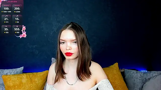 Curvy Dynamite  online show from February 15, 8:00 am