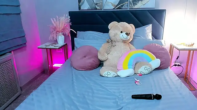 Curvy Dynamite  online show from October 13, 1:16 am