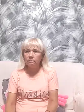Snapshot of sakura_blonde chatting on October 1, 5:46 am sakura blonde online show from October 1, 5:46 am