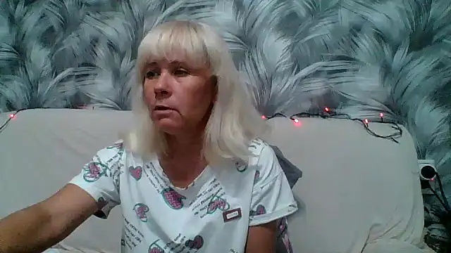 Snapshot of sakura_blonde chatting on October 3, 9:39 am sakura blonde online show from October 3, 9:39 am
