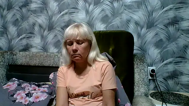 Snapshot of sakura_blonde chatting on October 12, 8:08 pm sakura blonde online show from October 12, 8:08 pm