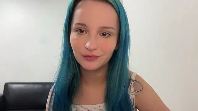 Snapshot of bumble_bee chatting on January 2, 4:02 pm bumble bee online show from January 2, 4:02 pm