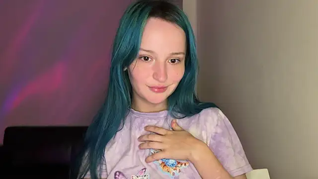 Snapshot of bumble_bee chatting on January 4, 11:33 am bumble bee online show from January 4, 11:33 am