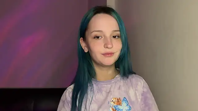 Snapshot of bumble_bee chatting on January 4, 2:35 pm bumble bee online show from January 4, 2:35 pm