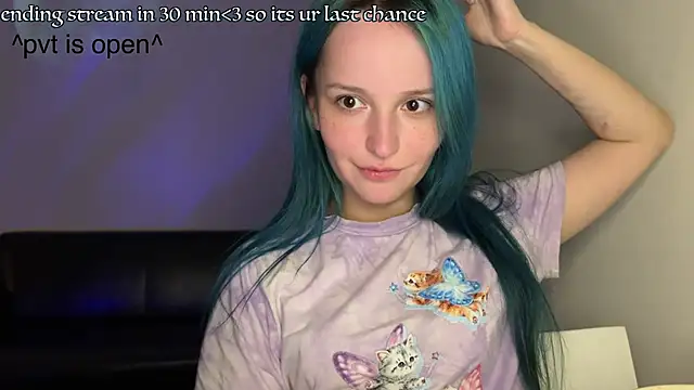 Snapshot of bumble_bee chatting on January 4, 5:37 pm bumble bee online show from January 4, 5:37 pm