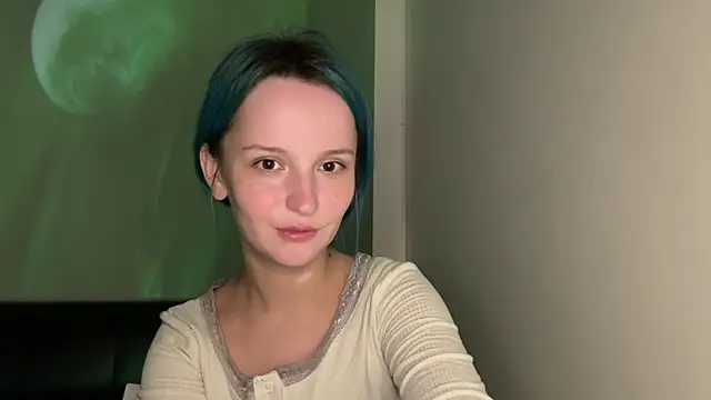 Snapshot of bumble_bee chatting on January 5, 1:15 pm bumble bee online show from January 5, 1:15 pm