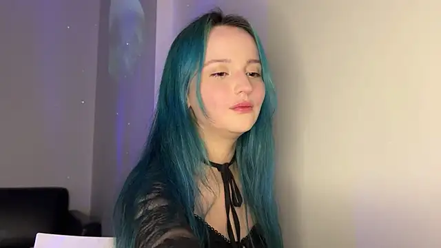 Snapshot of bumble_bee chatting on January 13, 1:06 pm bumble bee online show from January 13, 1:06 pm