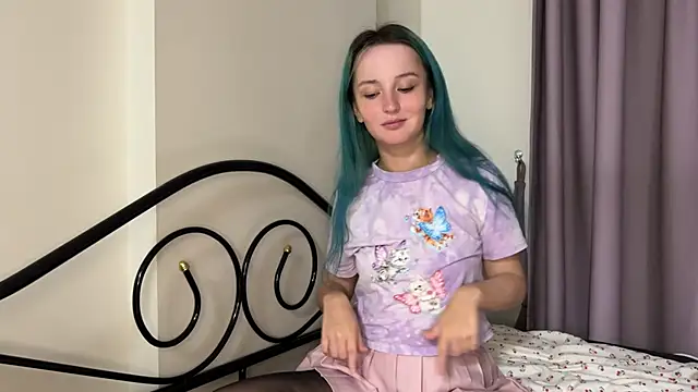 Snapshot of bumble_bee chatting on February 10, 7:38 pm bumble bee online show from February 10, 7:38 pm