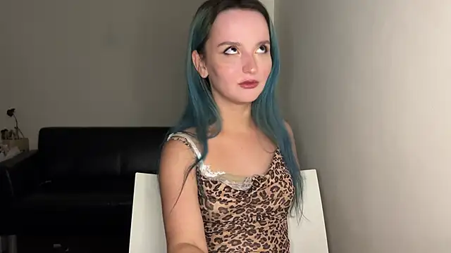 Snapshot of bumble_bee chatting on March 4, 2:21 pm bumble bee online show from March 4, 2:21 pm