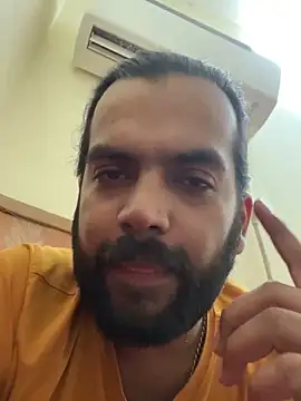 Snapshot of Arsh_Loves_Luv chatting on December 18, 4:49 pm Arsh Loves Luv online show from December 18, 4:49 pm