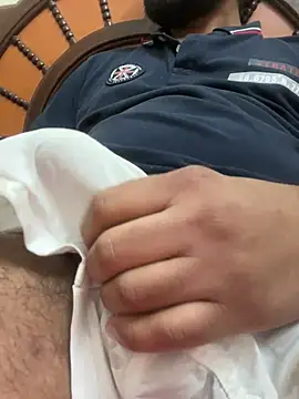 Snapshot of Arsh_Loves_Luv chatting on December 20, 6:40 am Arsh Loves Luv online show from December 20, 6:40 am