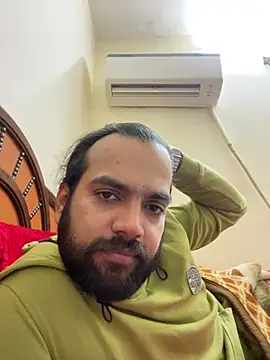 Snapshot of Arsh_Loves_Luv chatting on December 20, 7:17 pm Arsh Loves Luv online show from December 20, 7:17 pm