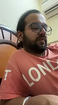 Snapshot of Arsh_Loves_Luv chatting on December 28, 12:24 pm Arsh Loves Luv online show from December 28, 12:24 pm