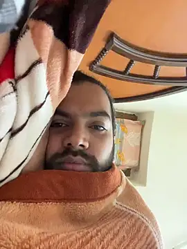 Snapshot of Arsh_Loves_Luv chatting on December 28, 8:58 pm Arsh Loves Luv online show from December 28, 8:58 pm