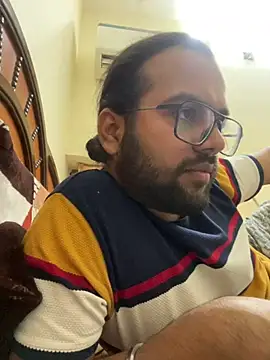 Snapshot of Arsh_Loves_Luv chatting on December 29, 8:26 pm Arsh Loves Luv online show from December 29, 8:26 pm