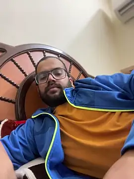 Snapshot of Arsh_Loves_Luv chatting on December 31, 9:28 pm Arsh Loves Luv online show from December 31, 9:28 pm