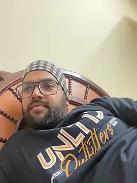 Snapshot of Arsh_Loves_Luv chatting on January 1, 6:38 pm Arsh Loves Luv online show from January 1, 6:38 pm