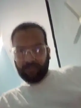 Snapshot of Arsh_Loves_Luv chatting on December 17, 12:38 am Arsh Loves Luv online show from December 17, 12:38 am