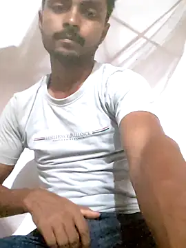Snapshot of Suraj223kumar chatting on May 19, 10:32 am Suraj223kumar online show from May 19, 10:32 am