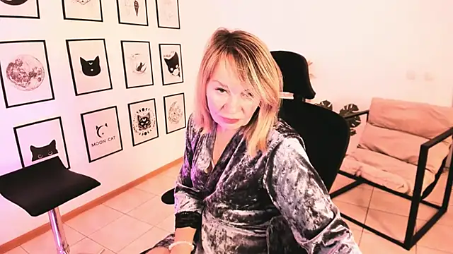 Snapshot of RosalindaFortuna chatting on December 24, 10:55 am RosalindaFortuna online show from December 24, 10:55 am