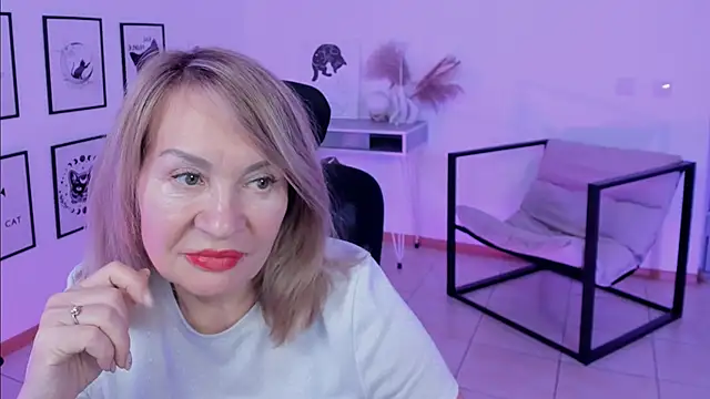 Snapshot of RosalindaFortuna chatting on January 21, 1:54 pm RosalindaFortuna online show from January 21, 1:54 pm