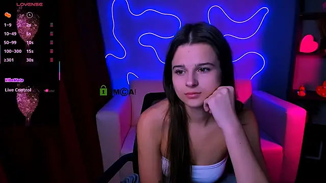 Snapshot of berry_alma chatting on October 5, 7:01 pm berry alma online show from October 5, 7:01 pm