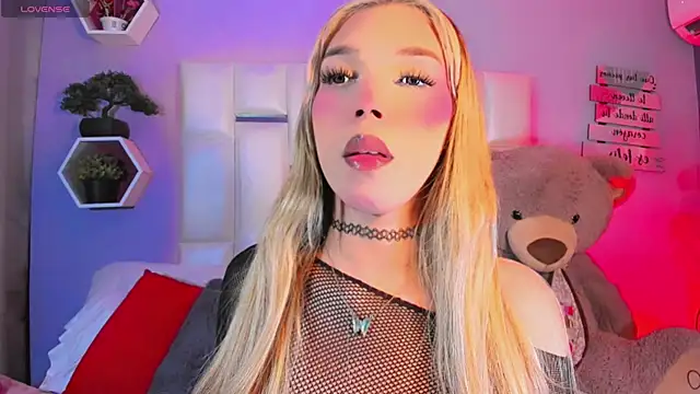 Snapshot of Aileen_18 chatting on October 11, 7:07 am Aileen 18 online show from October 11, 7:07 am