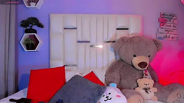 Snapshot of Aileen_18 chatting on November 2, 7:22 am Aileen 18 online show from November 2, 7:22 am