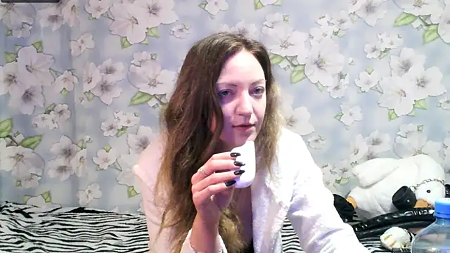 Snapshot of KattyLuuu chatting on February 9, 3:43 am KattyLuuu online show from February 9, 3:43 am