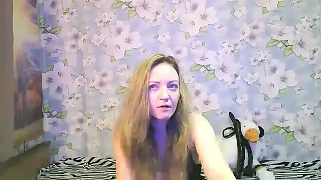 Snapshot of KattyLuuu chatting on September 12, 8:53 pm KattyLuuu online show from September 12, 8:53 pm