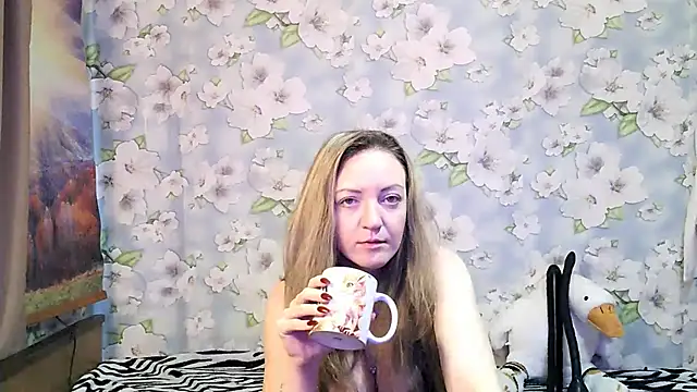 Snapshot of KattyLuuu chatting on October 5, 9:40 am KattyLuuu online show from October 5, 9:40 am