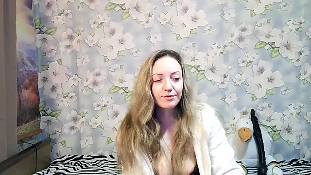 Snapshot of KattyLuuu chatting on October 10, 8:30 pm KattyLuuu online show from October 10, 8:30 pm