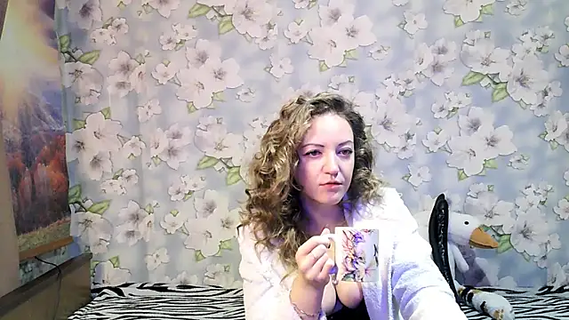 Snapshot of KattyLuuu chatting on October 18, 8:53 pm KattyLuuu online show from October 18, 8:53 pm