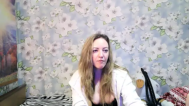 Snapshot of KattyLuuu chatting on October 19, 8:59 am KattyLuuu online show from October 19, 8:59 am